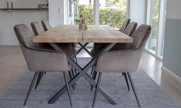 Spisebord med stole