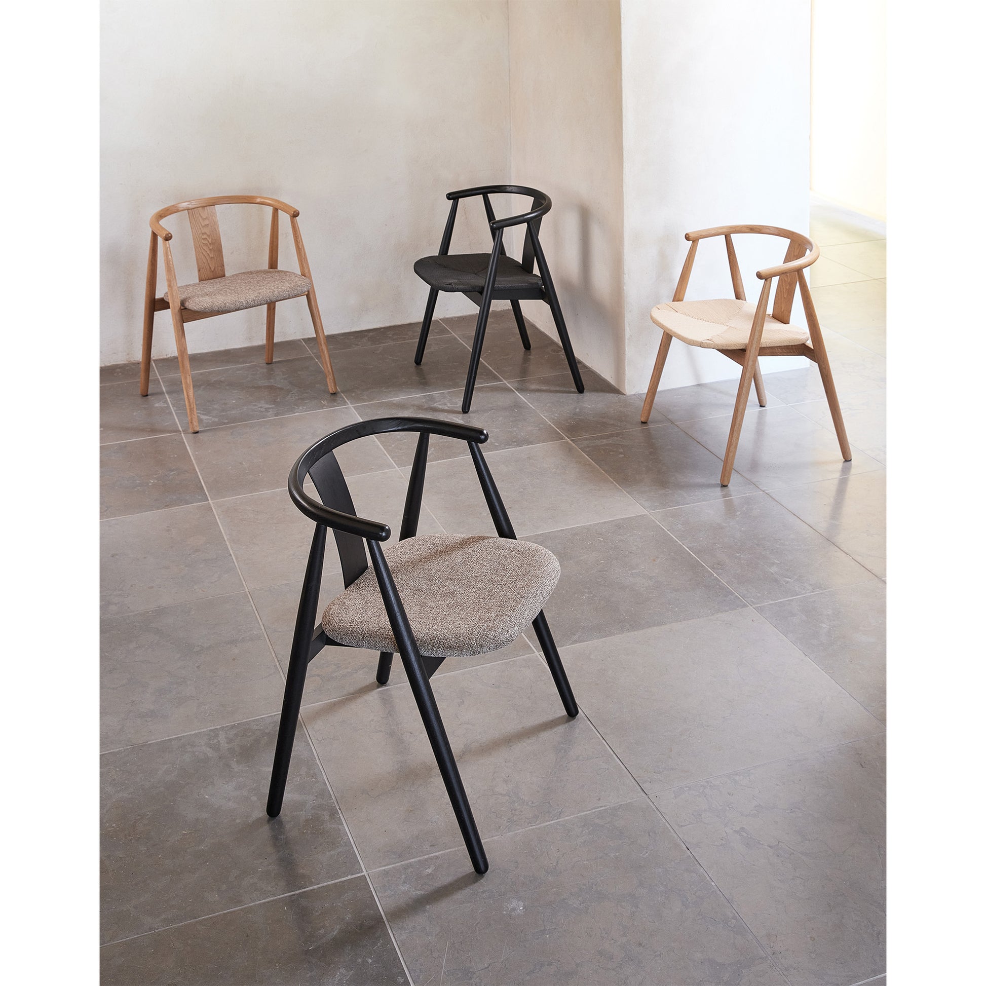 Relate spisebordsstol, egetræ | stof - Møbelkompagniet