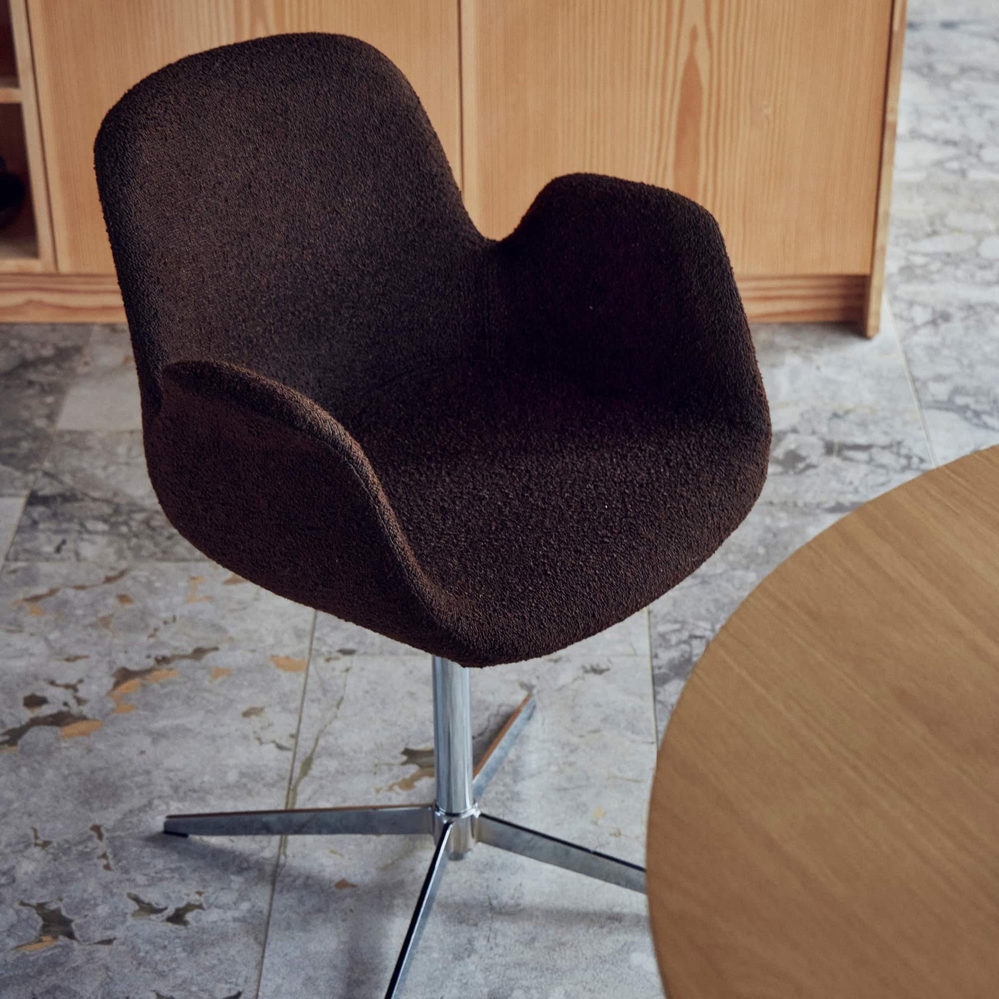 Chrome Esszimmerstuhl, Armlehnen | Drehfunktion | Bouclé - Møbelkompagniet DE