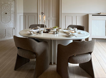 Plush spisebordsstol, armlæn | Amiya Bouclé - Møbelkompagniet