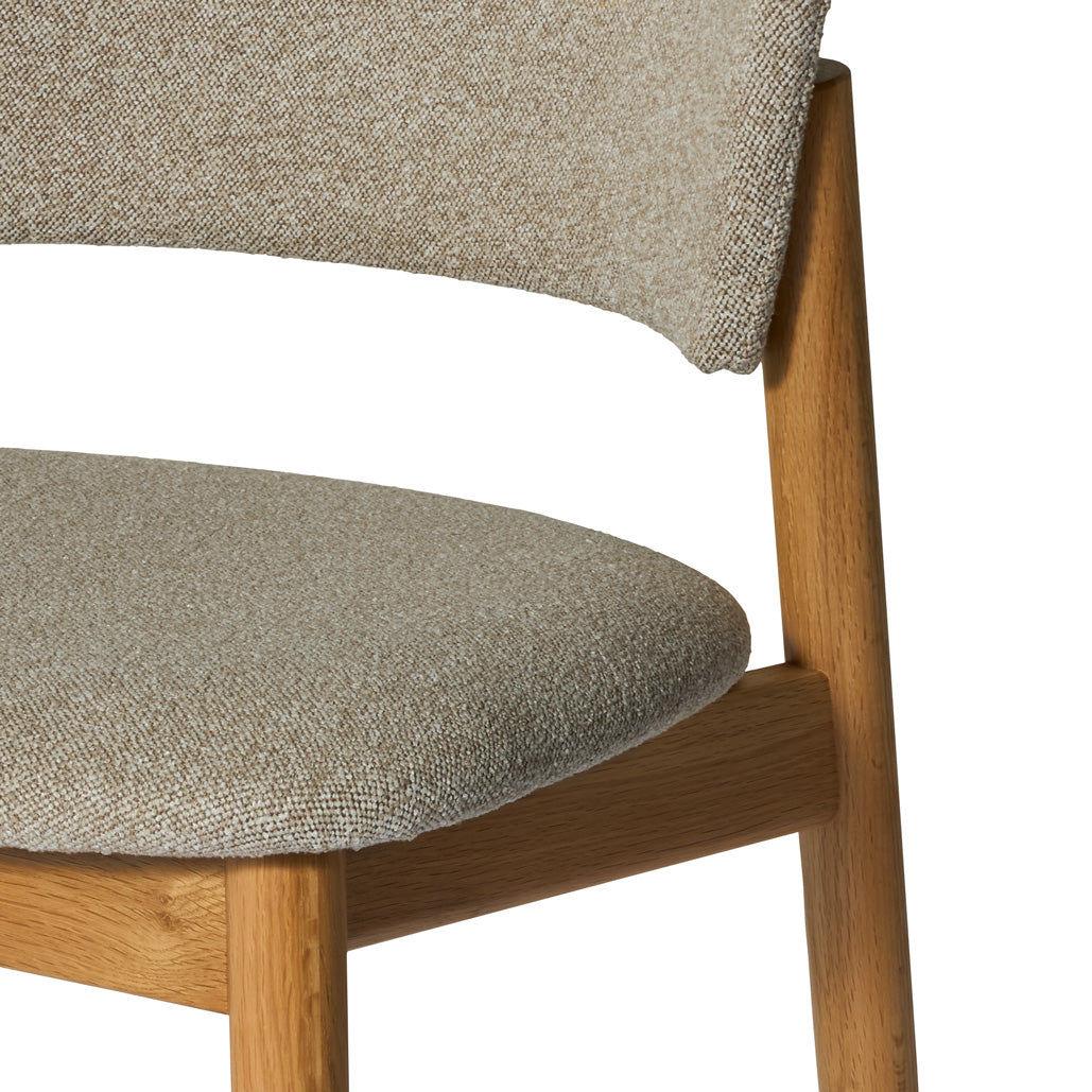 Leonora counterstol, egetræ | stof - Møbelkompagniet