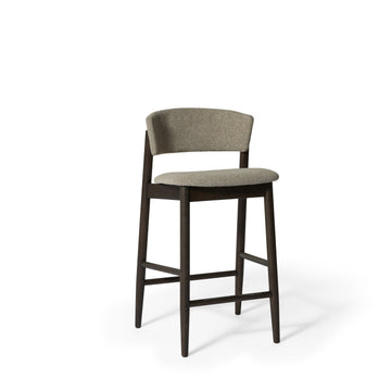 Leonora counterstol, røget egetræ | stof - Møbelkompagniet