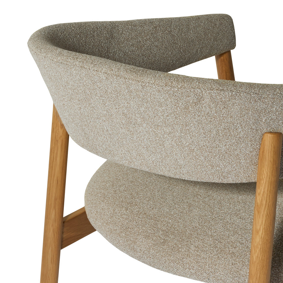 Leonora loungestol, egetræ | stof - Møbelkompagniet