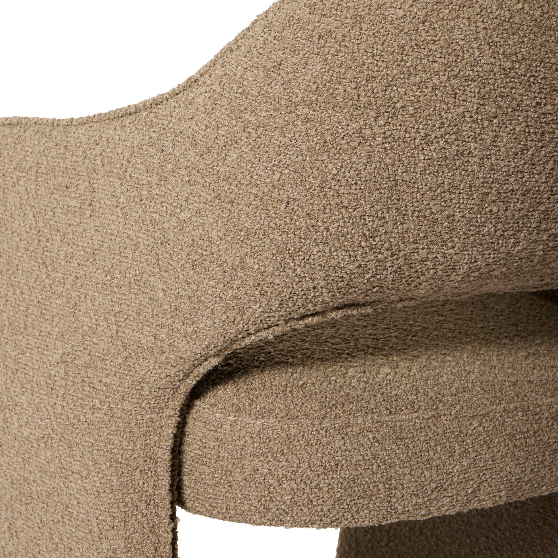 Plush spisebordsstol, armlæn | Amiya Bouclé - Møbelkompagniet