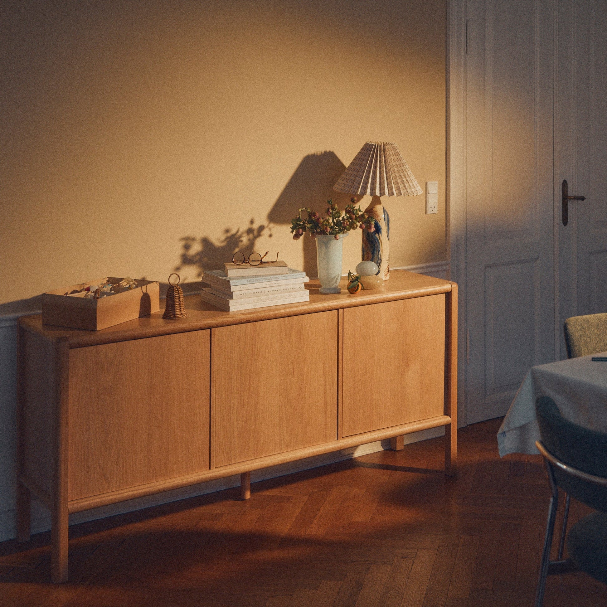 Plint-egetræs-skænk-1