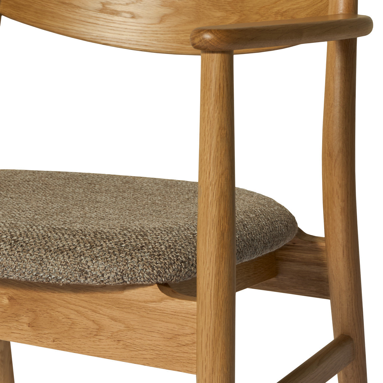 Seren spisebordsstol, egetræ | stof | armlæn - Møbelkompagniet