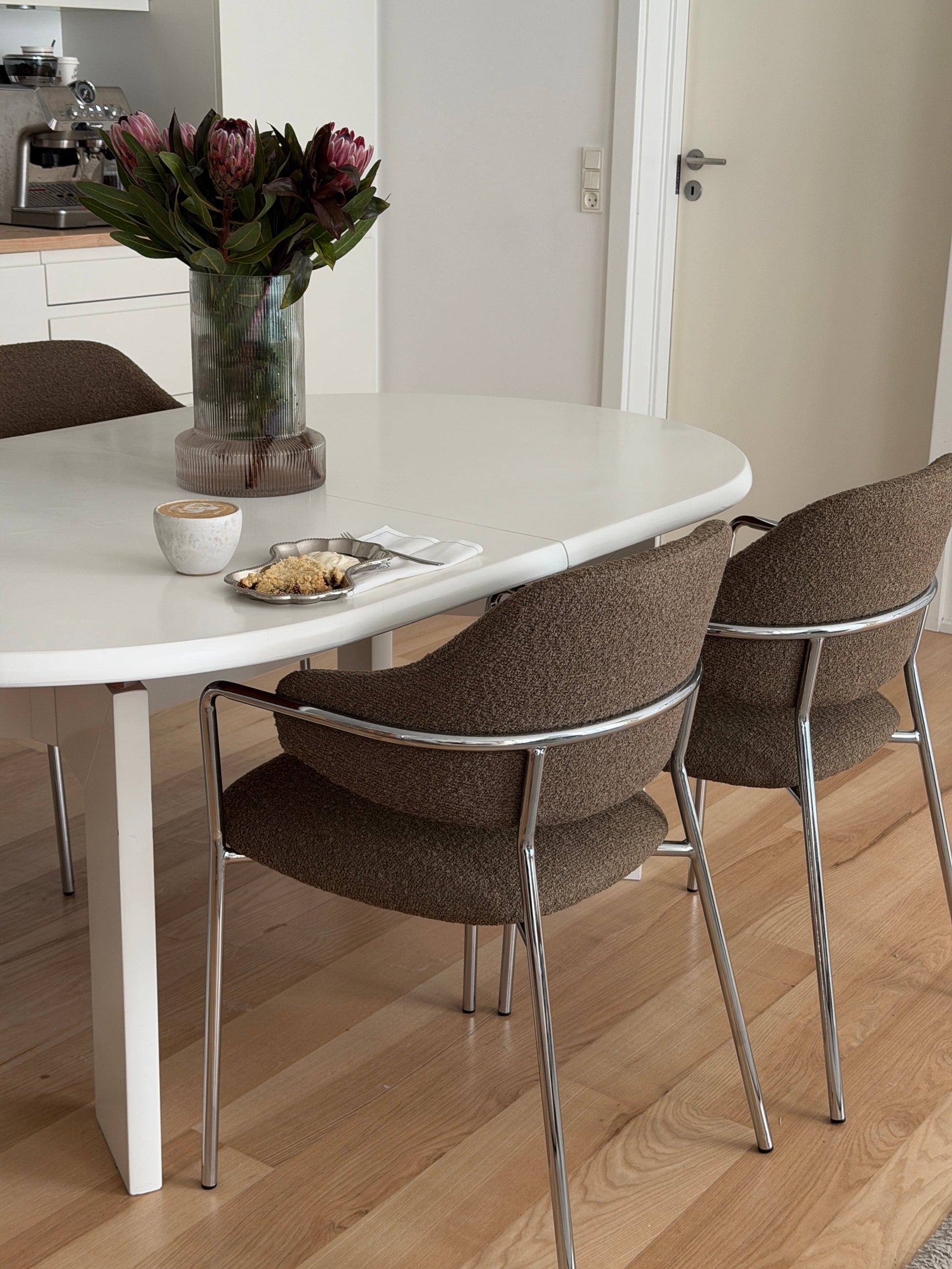 Lumo spisebordsstol, armlæn - Møbelkompagniet