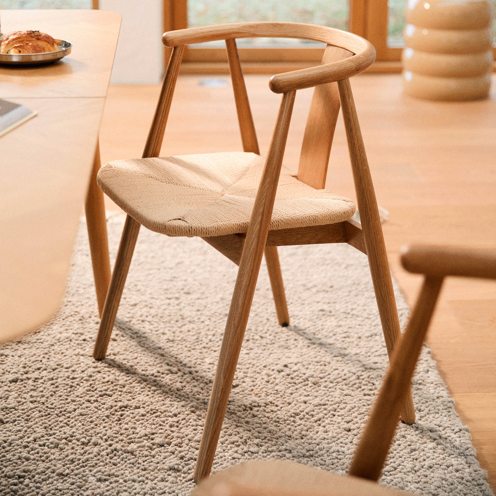 Relate spisebordsstol,  egetræ | flet - Møbelkompagniet