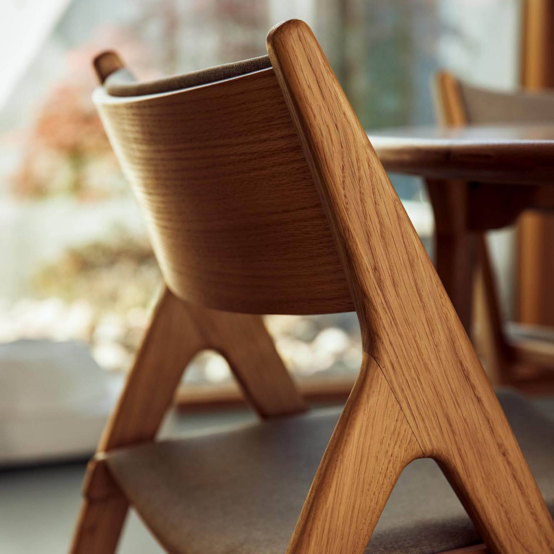 Roots spisebordsstol, Stof - Møbelkompagniet